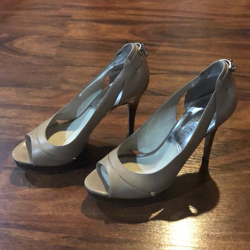 Beautiful Michael Kors nude heels.